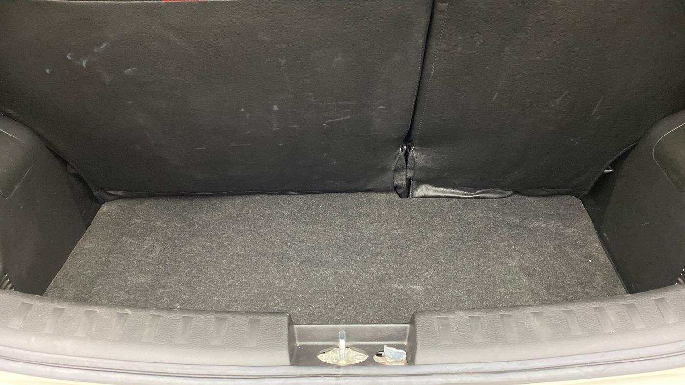 2015 Maruti Swift VXI GLORY EDITION, Petrol, Manual, 24,033 km, Boot Inside