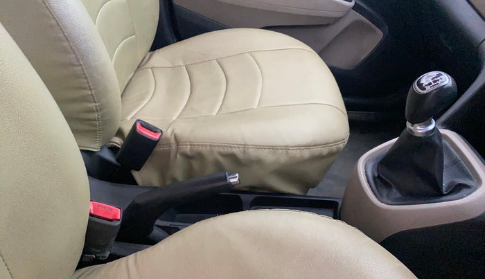 2017 Hyundai Grand i10 SPORTZ 1.2 KAPPA VTVT, CNG, Manual, 85,456 km, Gear Lever