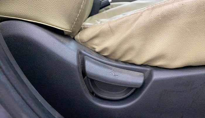 2017 Hyundai Grand i10 SPORTZ 1.2 KAPPA VTVT, CNG, Manual, 85,456 km, Driver Side Adjustment Panel