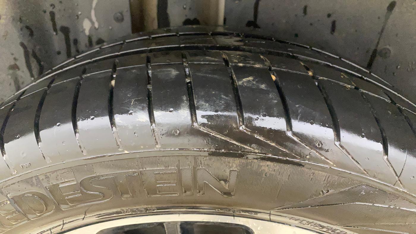2022 MG HECTOR PLUS SHARP 1.5 PETROL TURBO DCT 6-STR DUAL TONE, Petrol, Automatic, 73,561 km, Right Rear Tyre Tread