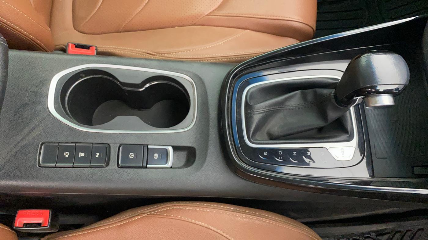 2022 MG HECTOR PLUS SHARP 1.5 PETROL TURBO DCT 6-STR DUAL TONE, Petrol, Automatic, 73,561 km, Gear Lever