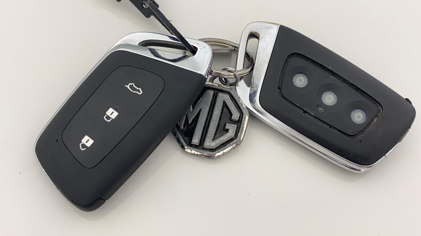 2022 MG HECTOR PLUS SHARP 1.5 PETROL TURBO DCT 6-STR DUAL TONE, Petrol, Automatic, 73,561 km, Key Close Up