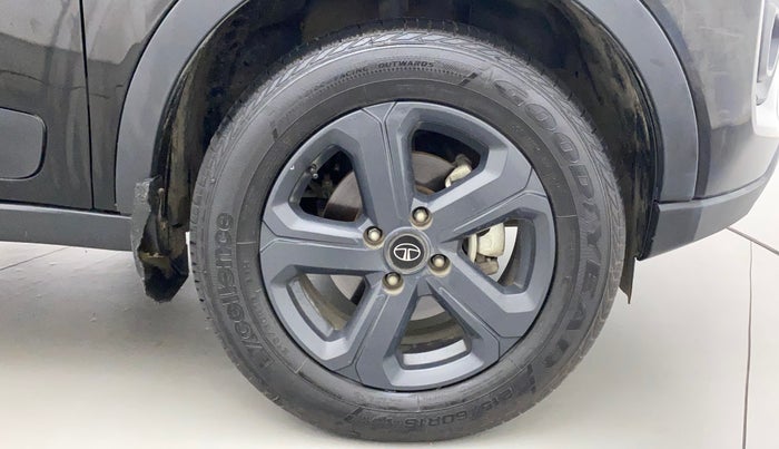 2022 Tata NEXON XZA PLUS (O) DIESEL DARK EDITION, Diesel, Automatic, 29,577 km, Right Front Wheel