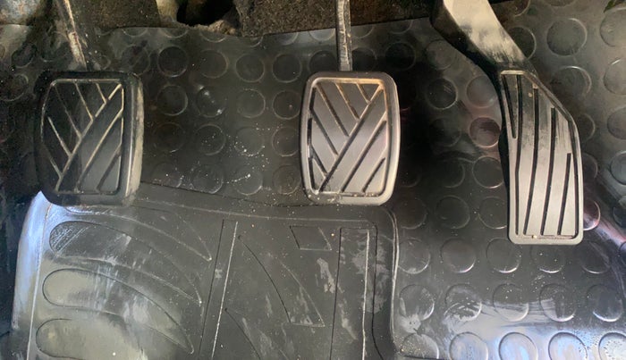 2012 Maruti Swift VXI, Petrol, Manual, 1,17,179 km, Pedals