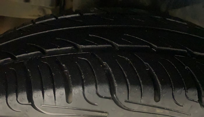 2012 Maruti Swift VXI, Petrol, Manual, 1,17,179 km, Right Rear Tyre Tread