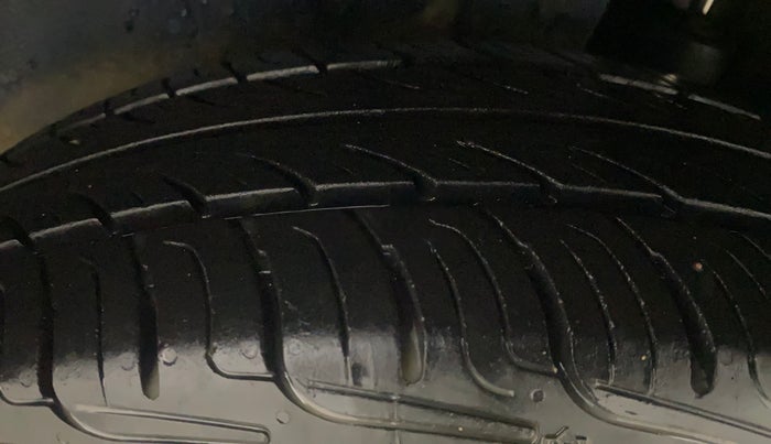 2012 Maruti Swift VXI, Petrol, Manual, 1,17,179 km, Left Rear Tyre Tread