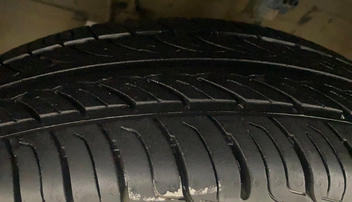 2012 Maruti Swift VXI, Petrol, Manual, 1,17,179 km, Left Front Tyre Tread