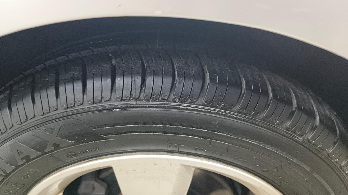 2016 Skoda Rapid STYLE 1.5 TDI, Diesel, Manual, 1,02,980 km, Left Front Tyre Tread