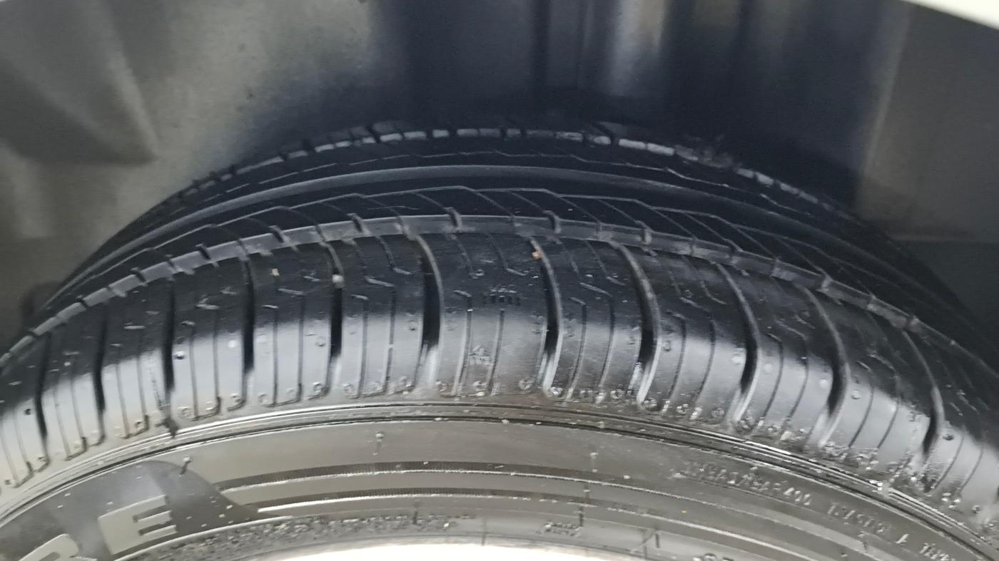 2016 Skoda Rapid STYLE 1.5 TDI, Diesel, Manual, 1,02,980 km, Left Rear Tyre Tread