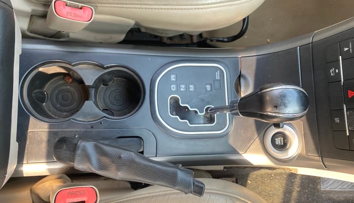 2017 Mahindra XUV500 W10 AT 1.99, Diesel, Automatic, 1,06,848 km, Gear Lever