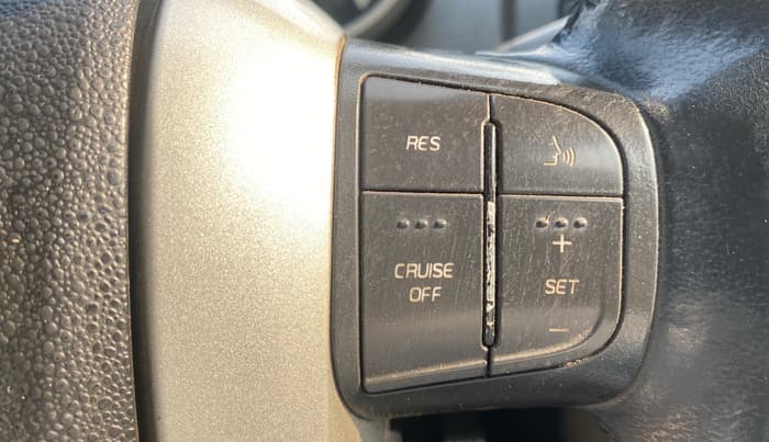 2017 Mahindra XUV500 W10 AT 1.99, Diesel, Automatic, 1,06,848 km, Adaptive Cruise Control