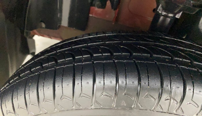 2016 Renault Kwid RXE, Petrol, Manual, 83,783 km, Left Front Tyre Tread