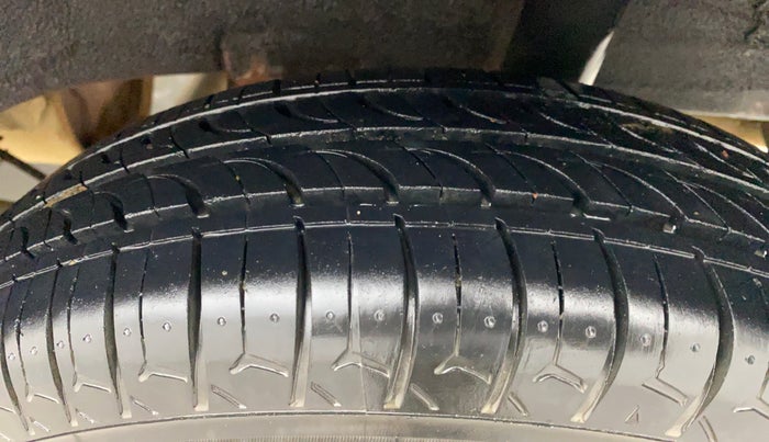 2016 Renault Kwid RXE, Petrol, Manual, 83,783 km, Left Rear Tyre Tread