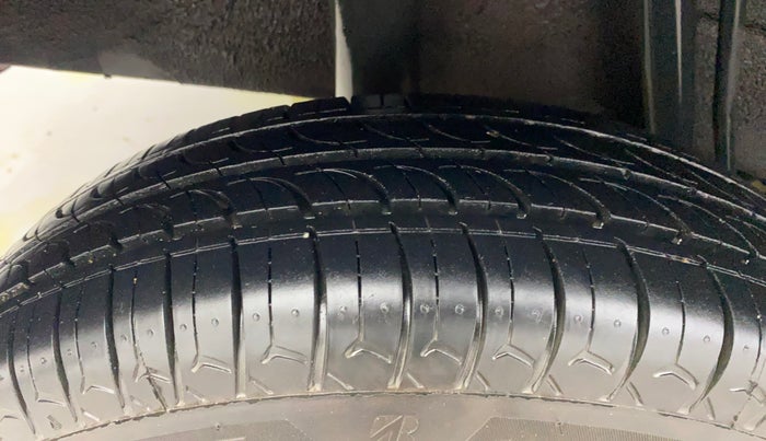 2016 Renault Kwid RXE, Petrol, Manual, 83,783 km, Right Rear Tyre Tread