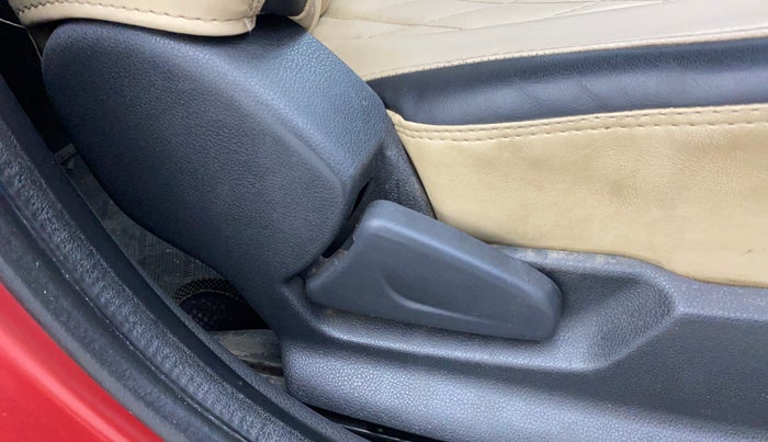 2016 Renault Kwid RXE, Petrol, Manual, 83,783 km, Driver Side Adjustment Panel