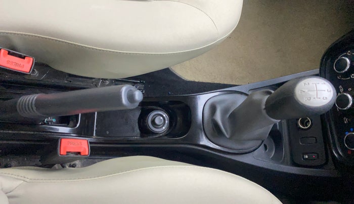 2013 Renault Duster RXE PETROL, Petrol, Manual, 54,461 km, Gear Lever