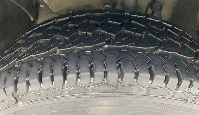 2013 Renault Duster RXE PETROL, Petrol, Manual, 54,461 km, Left Front Tyre Tread