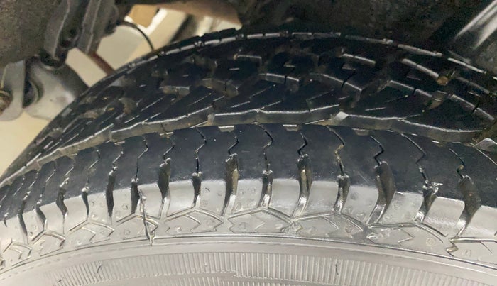 2013 Renault Duster RXE PETROL, Petrol, Manual, 54,461 km, Left Rear Tyre Tread