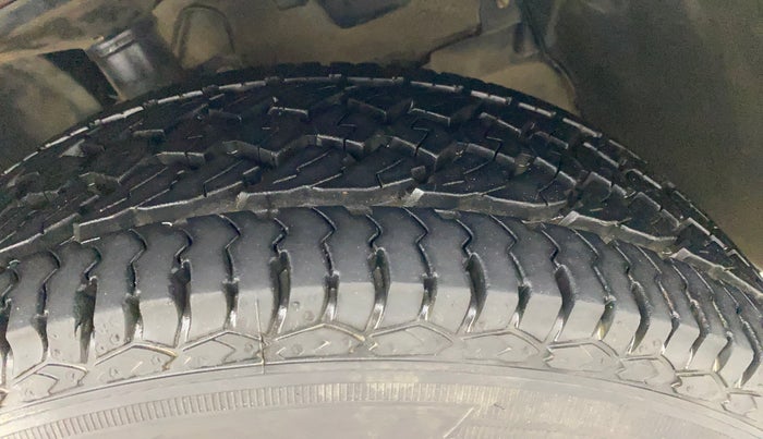 2013 Renault Duster RXE PETROL, Petrol, Manual, 54,461 km, Right Front Tyre Tread