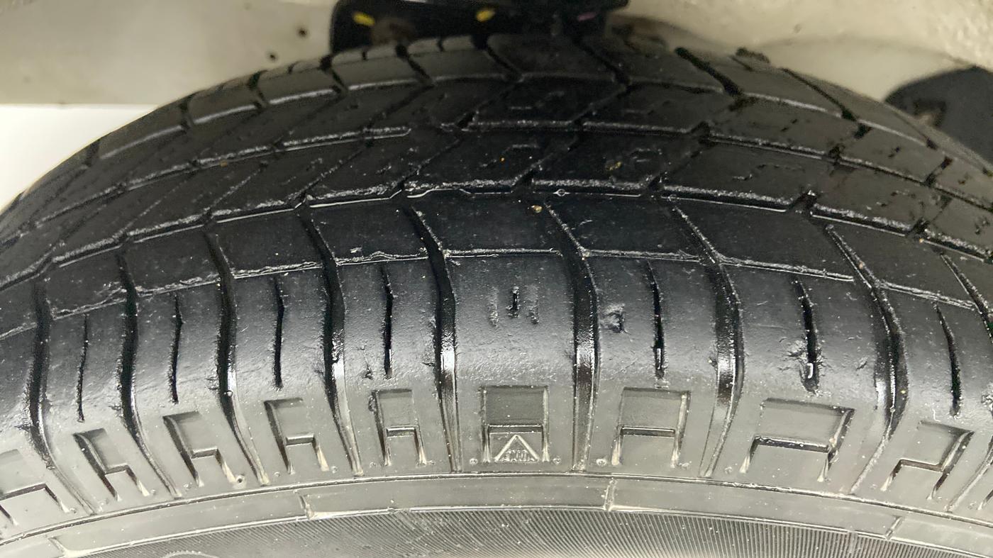 2019 Maruti Eeco 7 STR, Petrol, Manual, 22,008 km, Left Front Tyre Tread