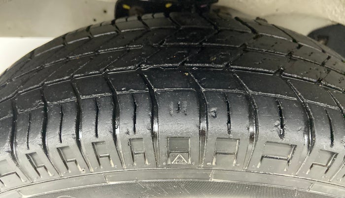 2019 Maruti Eeco 7 STR, Petrol, Manual, 22,008 km, Left Front Tyre Tread