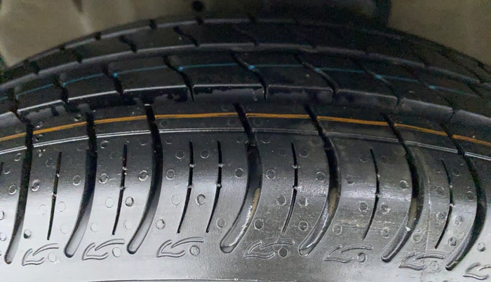 2016 Maruti Celerio ZDI, Diesel, Manual, 32,357 km, Left Front Tyre Tread