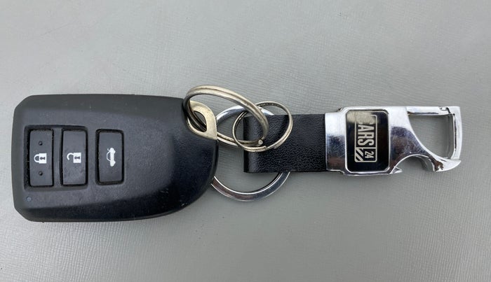 2018 Toyota YARIS G CVT, Petrol, Automatic, 18,945 km, Key Close Up