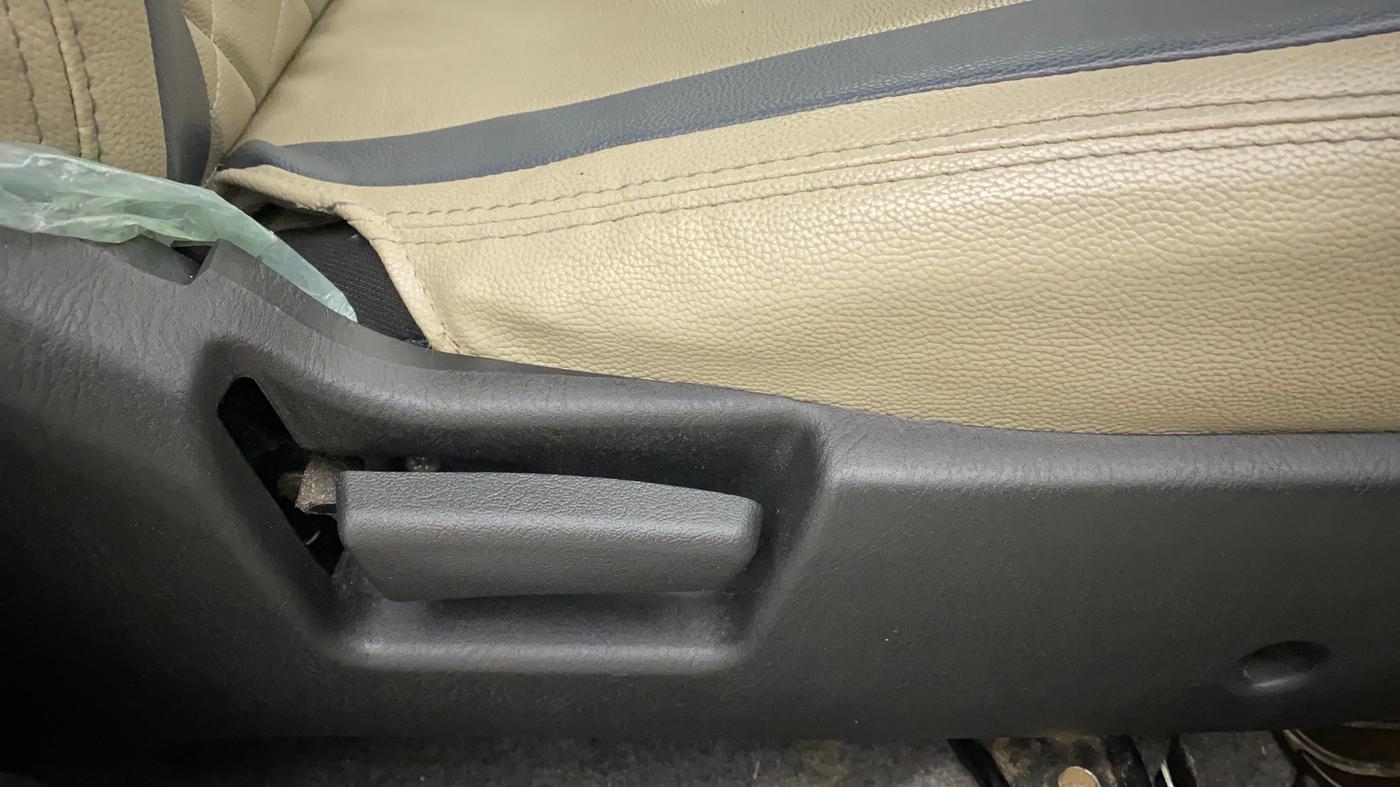 2019 Maruti Alto LXI, Petrol, Manual, 18,851 km, Driver Side Adjustment Panel
