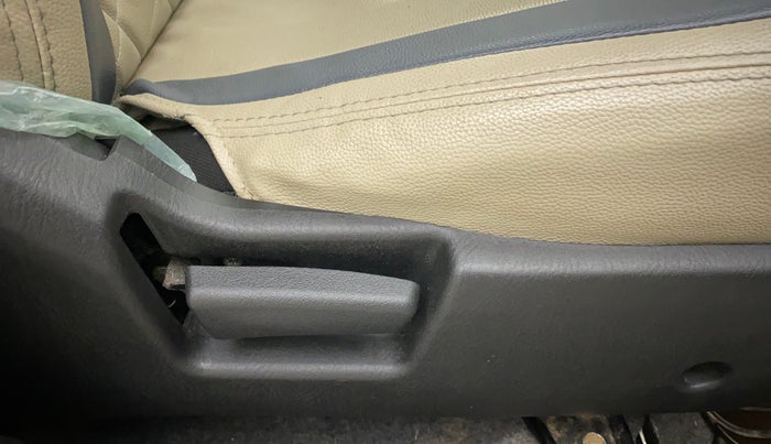 2019 Maruti Alto LXI, Petrol, Manual, 18,851 km, Driver Side Adjustment Panel