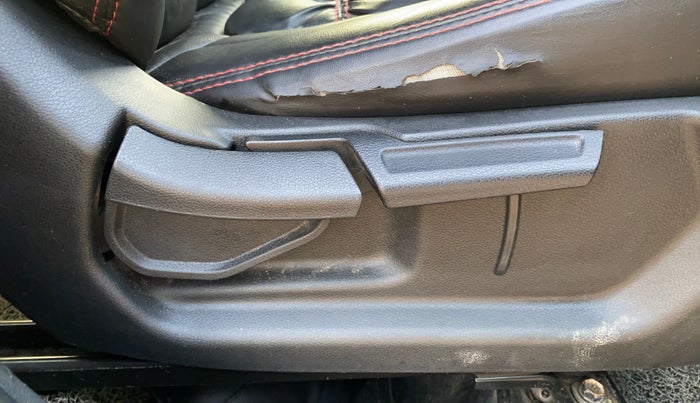 2020 Hyundai VENUE SX 1.0 TURBO, Petrol, Manual, 48,521 km, Driver Side Adjustment Panel