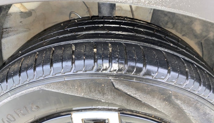 2022 Hyundai VENUE S (O) 1.0 TURBO IMT, Petrol, Manual, 7,077 km, Right Front Tyre Tread