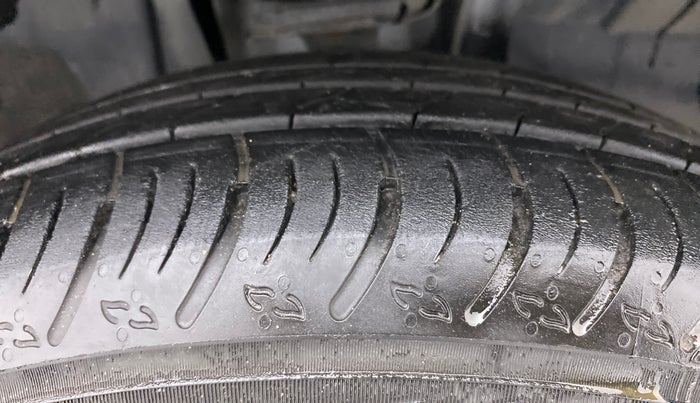 2022 Nissan MAGNITE XV PREMIUM TURBO CVT, Petrol, Automatic, 8,533 km, Right Front Tyre Tread