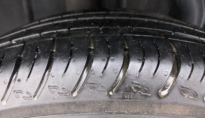 2022 Nissan MAGNITE XV PREMIUM TURBO CVT, Petrol, Automatic, 8,533 km, Right Rear Tyre Tread