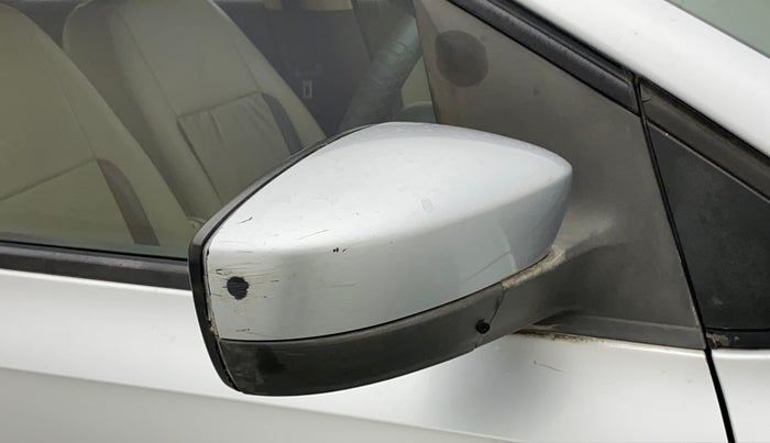 2010 Volkswagen Vento COMFORTLINE 1.6, Petrol, Manual, 74,715 km, Right rear-view mirror - Minor scratches