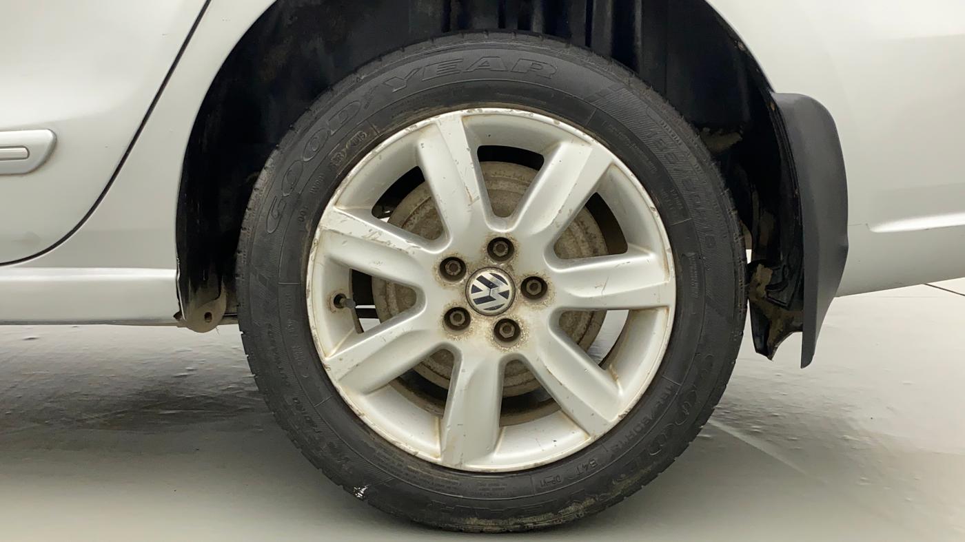 2010 Volkswagen Vento COMFORTLINE 1.6, Petrol, Manual, 74,715 km, Left Rear Wheel