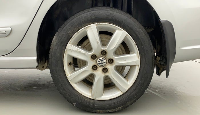 2010 Volkswagen Vento COMFORTLINE 1.6, Petrol, Manual, 74,715 km, Left Rear Wheel