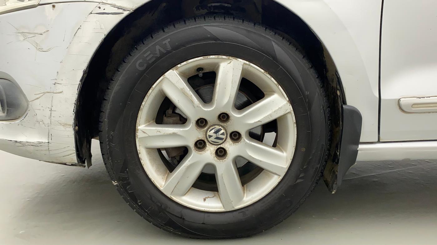 2010 Volkswagen Vento COMFORTLINE 1.6, Petrol, Manual, 74,715 km, Left Front Wheel