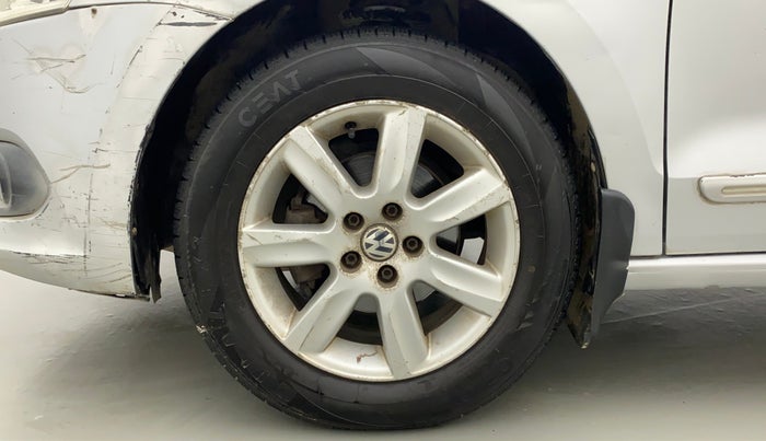 2010 Volkswagen Vento COMFORTLINE 1.6, Petrol, Manual, 74,715 km, Left Front Wheel