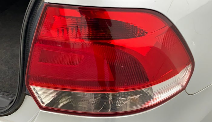 2010 Volkswagen Vento COMFORTLINE 1.6, Petrol, Manual, 74,715 km, Right tail light - Minor damage