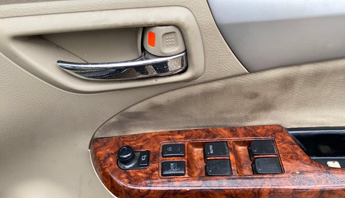 2017 Maruti Ertiga ZDI SHVS, Diesel, Manual, 90,726 km, Driver Side Door Panels Control