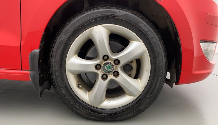 2011 Skoda Rapid ELEGANCE 1.6 TDI MT, Diesel, Manual, 83,749 km, Right Front Wheel