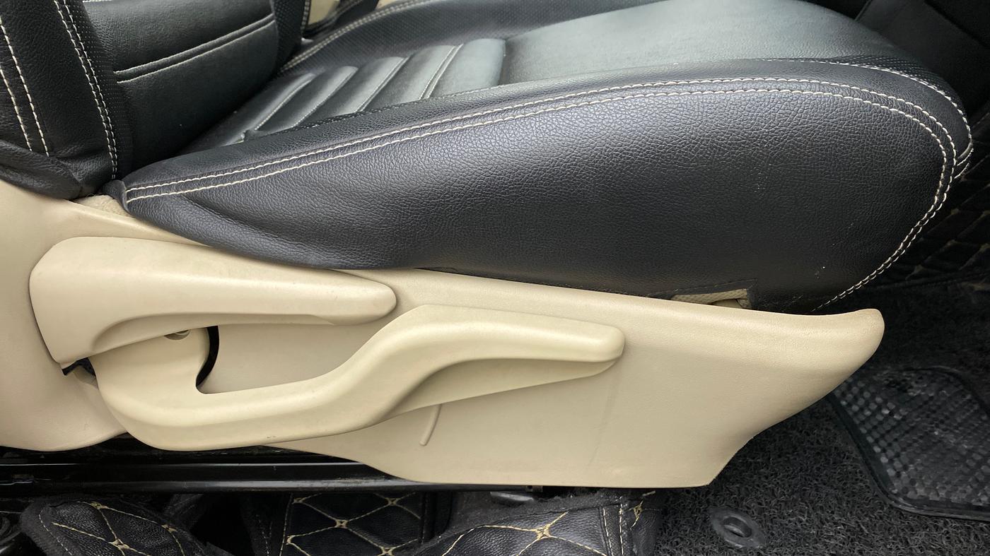 2017 Toyota Etios Liva GD, Diesel, Manual, 62,417 km, Driver Side Adjustment Panel