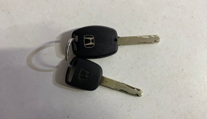 2017 Honda Brio S MT, Petrol, Manual, 95,020 km, Key Close Up