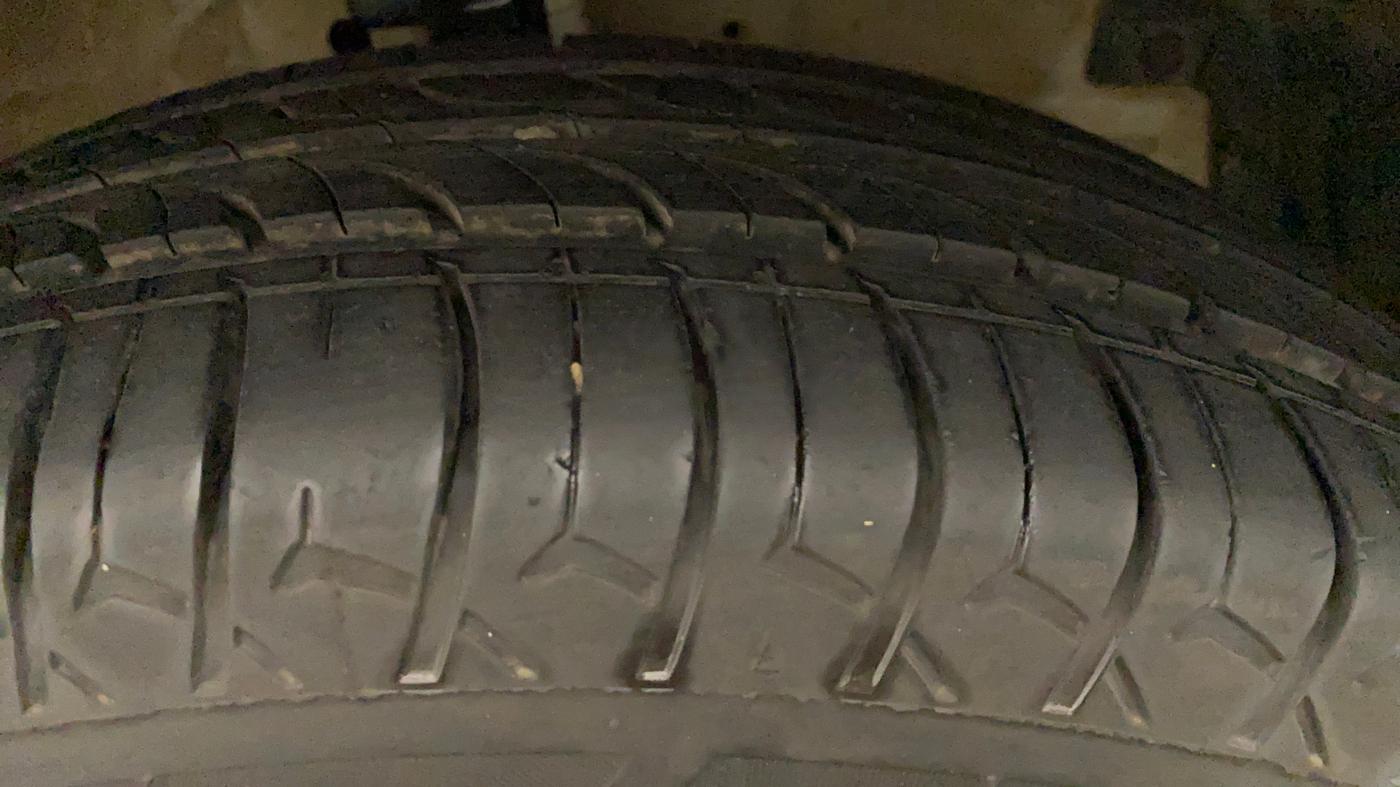 2012 Maruti Swift VDI, Diesel, Manual, 94,283 km, Right Front Tyre Tread