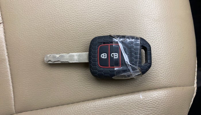 2020 Honda Amaze 1.5L I-DTEC S, Diesel, Manual, 1,15,197 km, Key Close Up