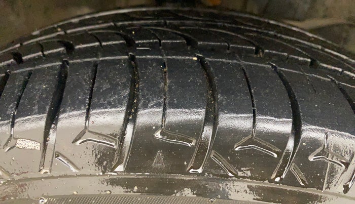 2020 Honda Amaze 1.5L I-DTEC S, Diesel, Manual, 1,15,197 km, Right Front Tyre Tread