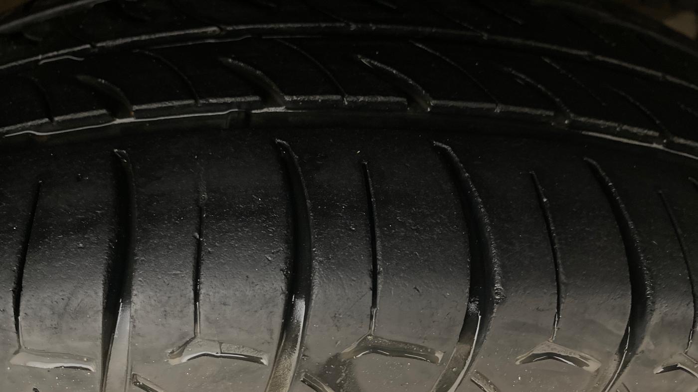 2017 Maruti Swift ZXI, Petrol, Manual, 90,573 km, Right Front Tyre Tread