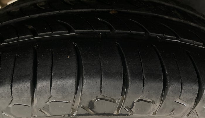2017 Maruti Swift ZXI, Petrol, Manual, 90,573 km, Right Rear Tyre Tread