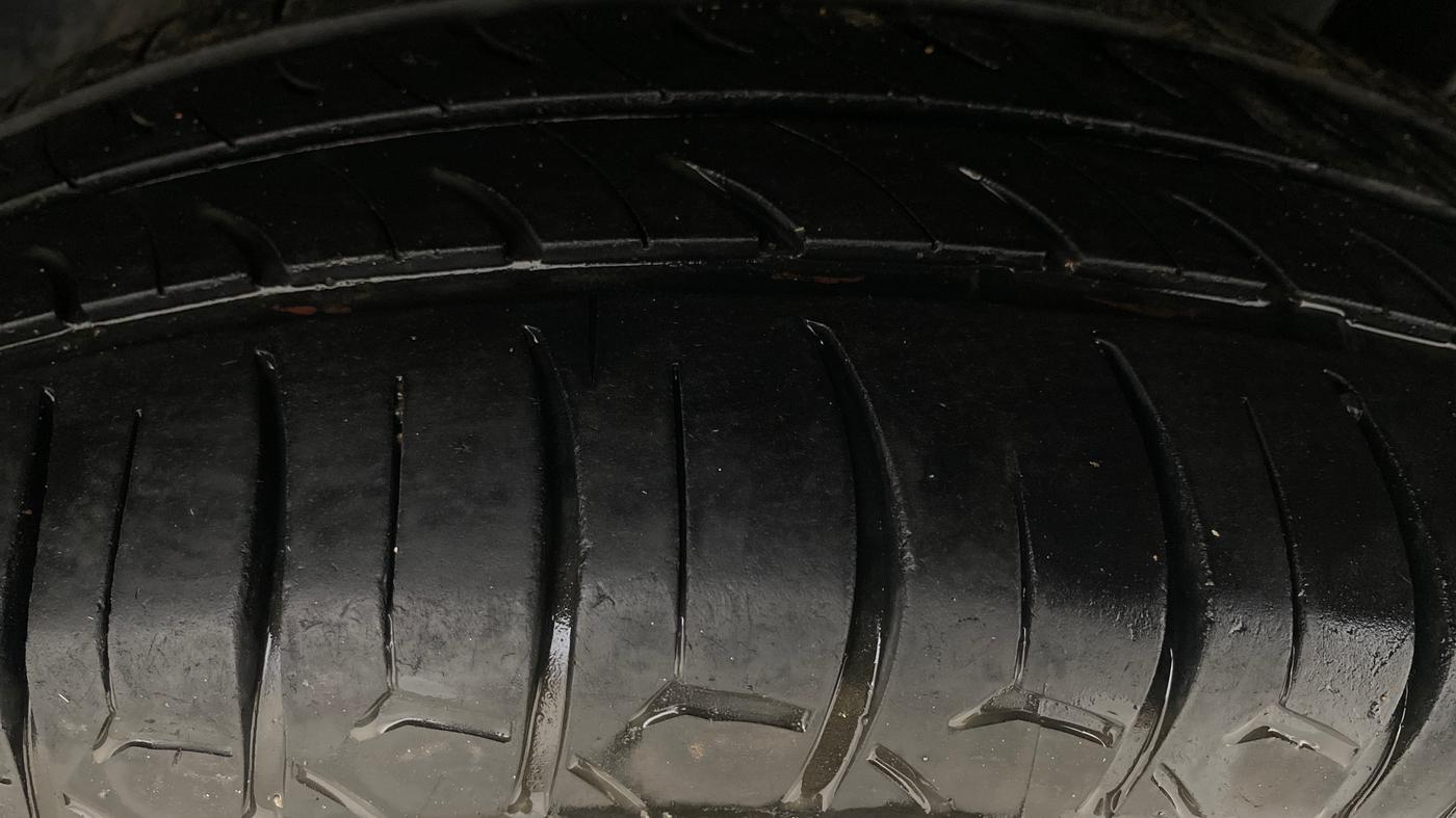 2017 Maruti Swift ZXI, Petrol, Manual, 90,573 km, Left Rear Tyre Tread