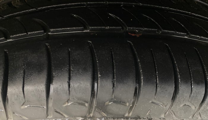 2017 Maruti Swift ZXI, Petrol, Manual, 90,573 km, Left Front Tyre Tread